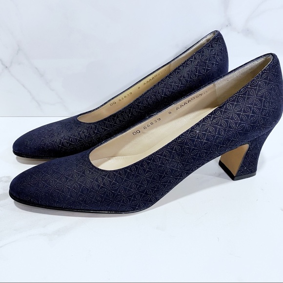 Salvatore Ferragamo Vintage Navy Almond Toe Art Deco Heels - Picture 11 of 11